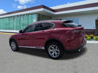 Alfa Romeo Stelvio 2020, versión Base, crossover de 4 puertas