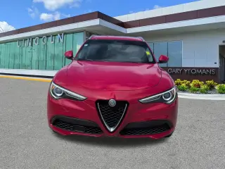Alfa Romeo Stelvio 2020, versión Base, crossover de 4 puertas