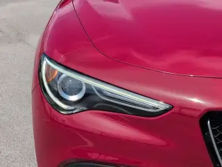 Alfa Romeo Stelvio 2020, versión Base, crossover de 4 puertas