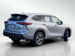 Toyota Highlander 2022 AWD XLE 4dr SUV