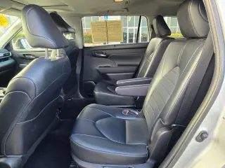 Toyota Highlander 2022 AWD XLE 4dr SUV