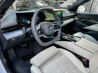 Serie 5 BMW 2024 AWD 530i xDrive Sedan 4p.