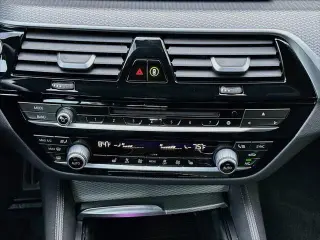 Serie 5 BMW 2019 tracción en todas las ruedas 530i xDrive sedán 4 puertas