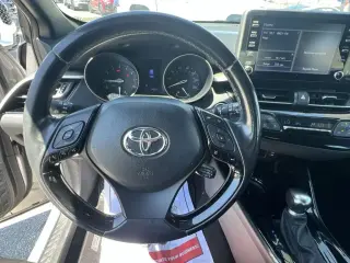 Toyota C-HR 2019 XLE 4dr Crossover