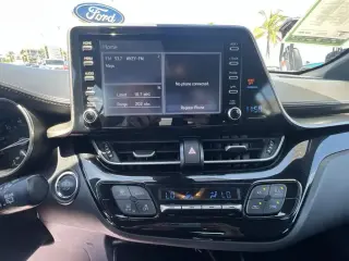 Toyota C-HR 2019 XLE 4dr Crossover