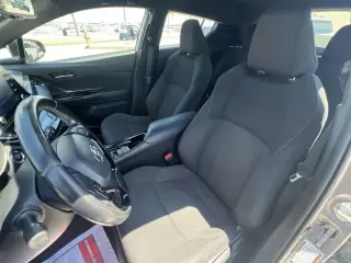 Toyota C-HR 2019 XLE 4dr Crossover