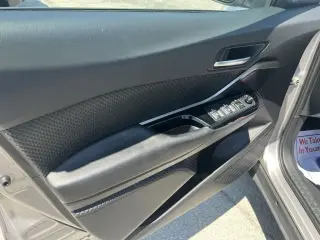 Toyota C-HR 2019 XLE 4dr Crossover