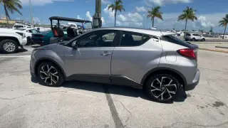 Toyota C-HR 2019 XLE 4dr Crossover