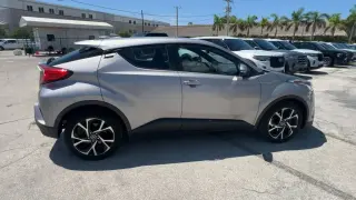 Toyota C-HR 2019 XLE 4dr Crossover