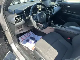 Toyota C-HR 2019 XLE 4dr Crossover