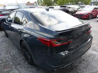 Toyota Camry 2025 SE 4p Sedano