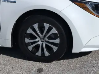 Toyota Corolla Hibrid 2020 LE Sedan 4p