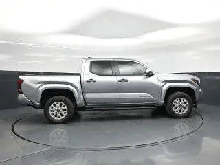 Toyota Tacoma 2026 4x2 SR5 4dr Double Cab 5.0 ft SB