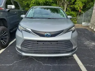 Toyota Sienna 2021 LE 8-Pasajeros 4p Mini-Van