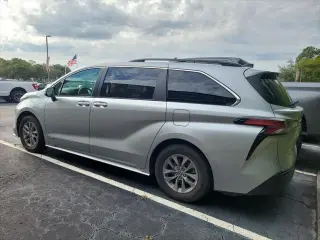 Toyota Sienna 2021 LE 8-Pasajeros 4p Mini-Van