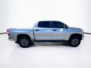 Toyota Tundra 2014 4x2 SR5 4dr CrewMax Cab Pickup SB (5.7L V8)