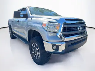 Toyota Tundra 2014 4x2 SR5 4dr CrewMax Cab Pickup SB (5.7L V8)