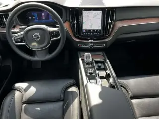 Volvo XC60 2024 AWD B5 Ultimate Tema Oscuro 4p SUV