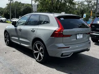Volvo XC60 2024 AWD B5 Ultimate Tema Oscuro 4p SUV