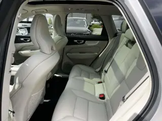 Volvo XC60 2022 AWD B5 Momentum 4dr SUV