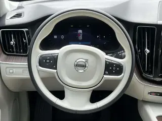 Volvo XC60 2022 AWD B5 Momentum 4dr SUV