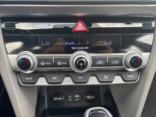 Hyundai ELANTRA 2020 SE 4p Sedana