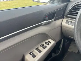 Hyundai ELANTRA 2020 SE 4p Sedana