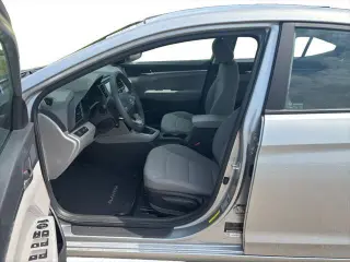Hyundai ELANTRA 2020 SE 4p Sedana