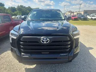 Toyota Tundra 2023 4x4 SR5 4dr CrewMax Cab Pickup SB