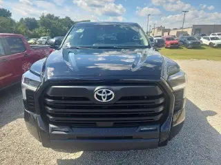 Toyota Tundra 2023 4x4 SR5 4dr CrewMax Cab Pickup SB