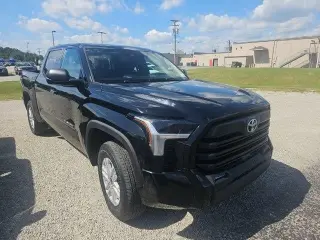 Toyota Tundra 2023 4x4 SR5 4dr CrewMax Cab Pickup SB