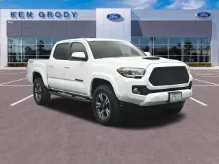 Toyota Tacoma 2017 4x2 TRD Sport 4p Cab Doble 5.0 ft SB