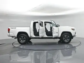 Toyota Tacoma 2017 4x2 TRD Sport 4p Cab Doble 5.0 ft SB