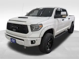 Toyota Tundra 2018 4x4 SR5 4dr CrewMax Cab Pickup SB (5.7L V8 FFV)