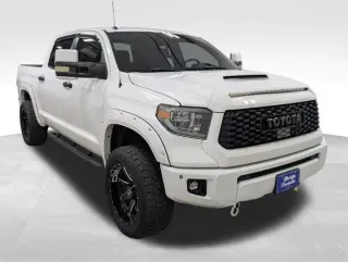 Toyota Tundra 2018 4x4 SR5 4dr CrewMax Cab Pickup SB (5.7L V8 FFV)