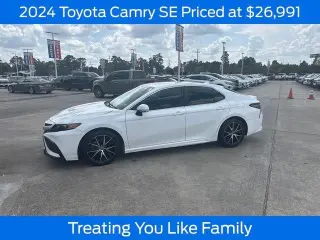 Toyota Camry 2024 SE 4p Sedan