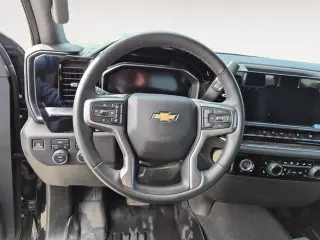 Chevrolet Silverado 1500 2023 4x4 LT 4p Puertas Cabina de Tripulante de 5.8 pies CB w/1LT