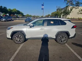 Toyota RAV4 Hybrid 2024 AWD XLE Premium 4p SUV