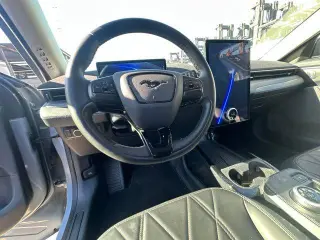Ford Mustang Mach-E 2024 Select 4dr SUV
