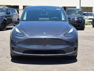 Tesla Model Y 2025 Long Range 4p Crossover