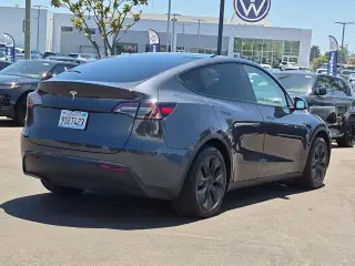 Tesla Model Y 2025 Long Range 4p Crossover