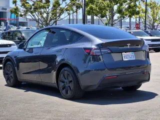 Tesla Model Y 2025 Long Range 4p Crossover
