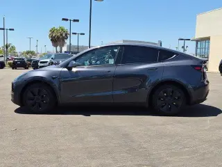 Tesla Model Y 2025 Long Range 4p Crossover