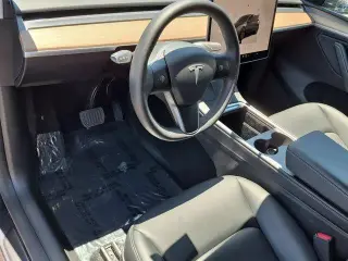 Tesla Model Y 2025 Long Range 4p Crossover