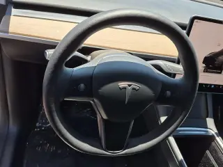 Tesla Model Y 2025 Long Range 4p Crossover