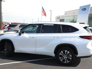 Toyota Highlander 2023 LE SUV 4p.