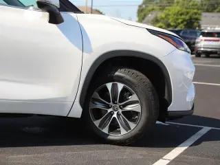 Toyota Highlander 2023 LE SUV 4p.