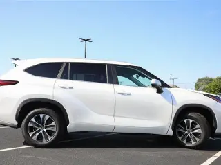 Toyota Highlander 2023 LE SUV 4p.