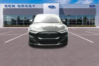 Ford Mustang Mach-E 2023 Premium 4p SUV