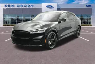 Ford Mustang Mach-E 2023 Premium 4p SUV